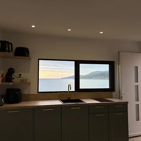 2 Personnes Les Pieds Dans L'eau